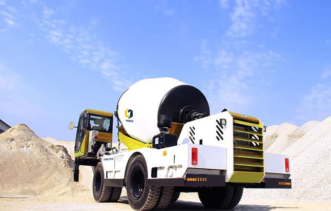 HMC650 Self-loading Concrete Mixer 03