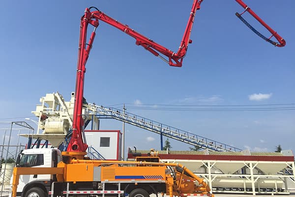 operate a truck-mounted concrete boom pump 825-2